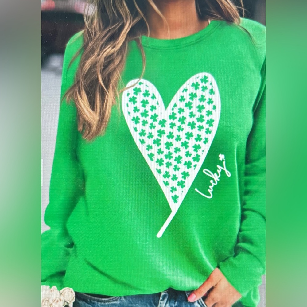 NWT Green lucky clover heart graphic sweatshirt